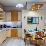 Unique Filoxenia! * סקופלוס טאון