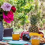 בית נופש Unique Filoxenia! סקופלוס טאון