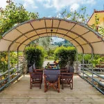 Unique Filoxenia! * סקופלוס טאון