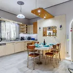 Unique Filoxenia! בית נופש סקופלוס טאון